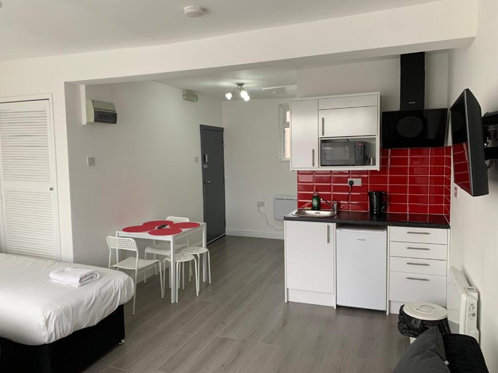 Comfortable - Cosy - Budget Studios In City Center London Exterior photo